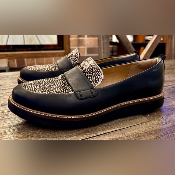 Ladies Clarks Black Leather Loafers w/ Animal Hair Print Upper - size 7 - Picture 4 of 12